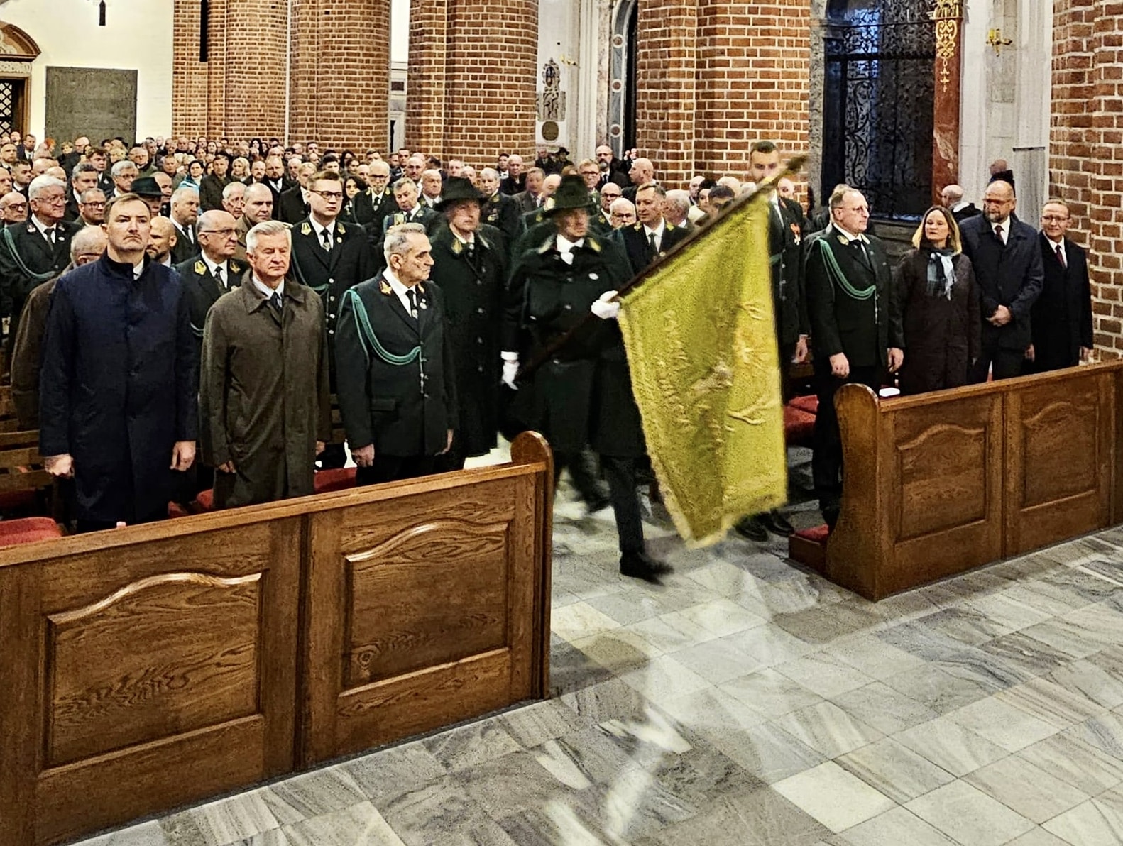 Myśliwi w Katedrze Gnieźnieńskiej